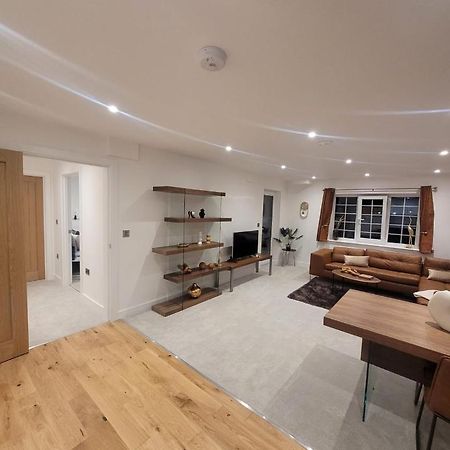 Luxury 1 Bed Apartment In The Heart Of Rochester Wainscot Buitenkant foto