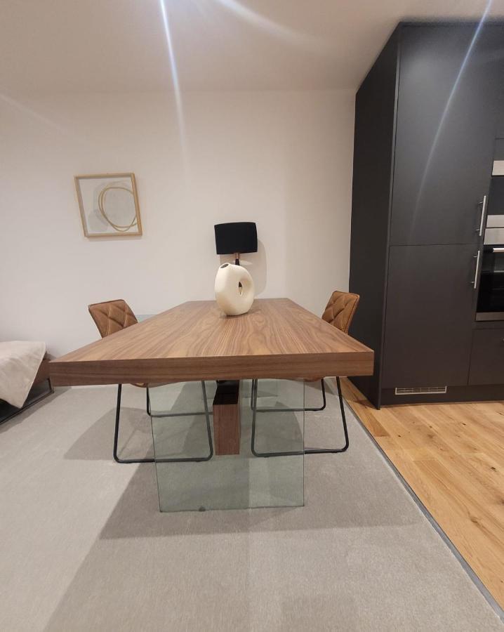 Luxury 1 Bed Apartment In The Heart Of Rochester Wainscot Buitenkant foto