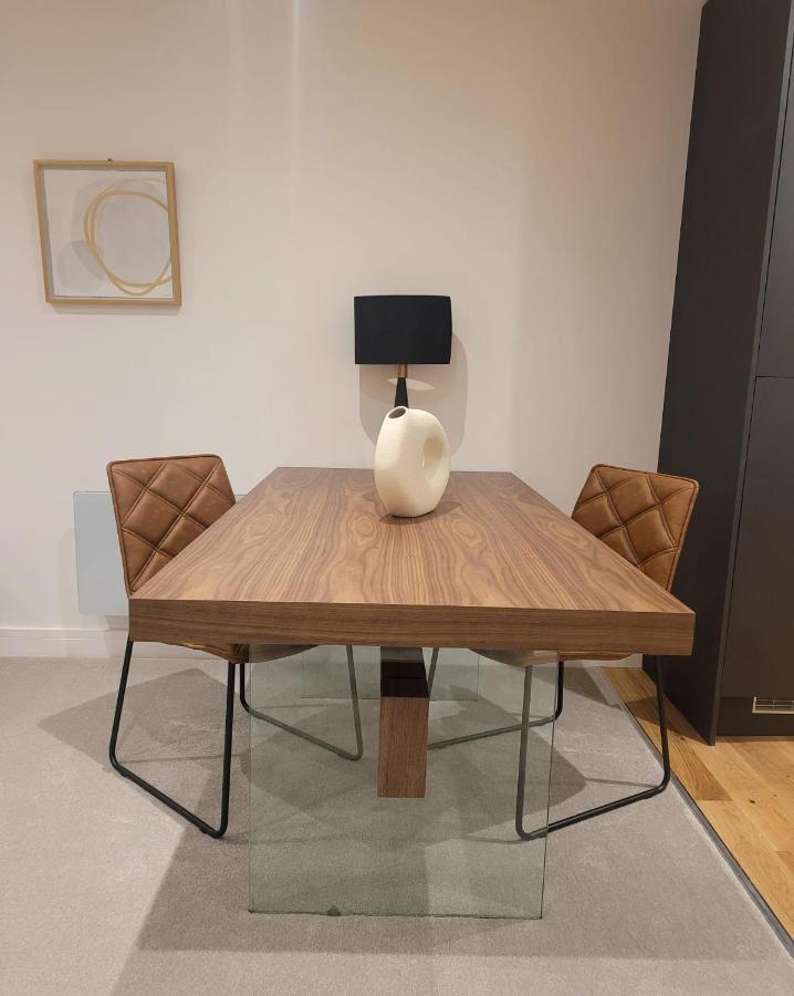 Luxury 1 Bed Apartment In The Heart Of Rochester Wainscot Buitenkant foto