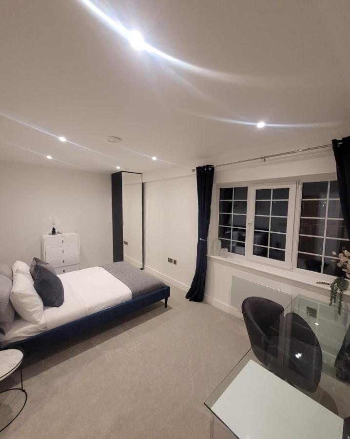 Luxury 1 Bed Apartment In The Heart Of Rochester Wainscot Buitenkant foto