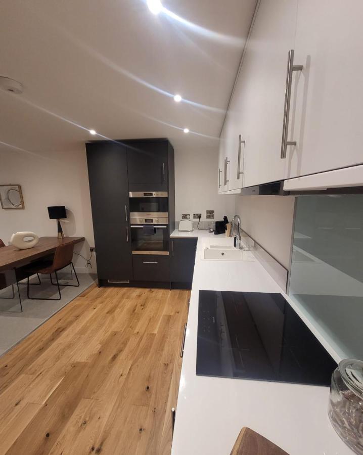 Luxury 1 Bed Apartment In The Heart Of Rochester Wainscot Buitenkant foto