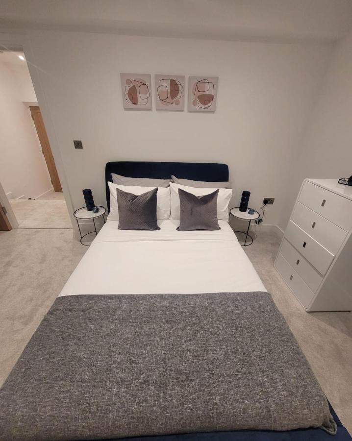 Luxury 1 Bed Apartment In The Heart Of Rochester Wainscot Buitenkant foto