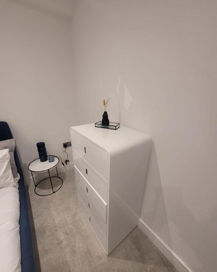 Luxury 1 Bed Apartment In The Heart Of Rochester Wainscot Buitenkant foto